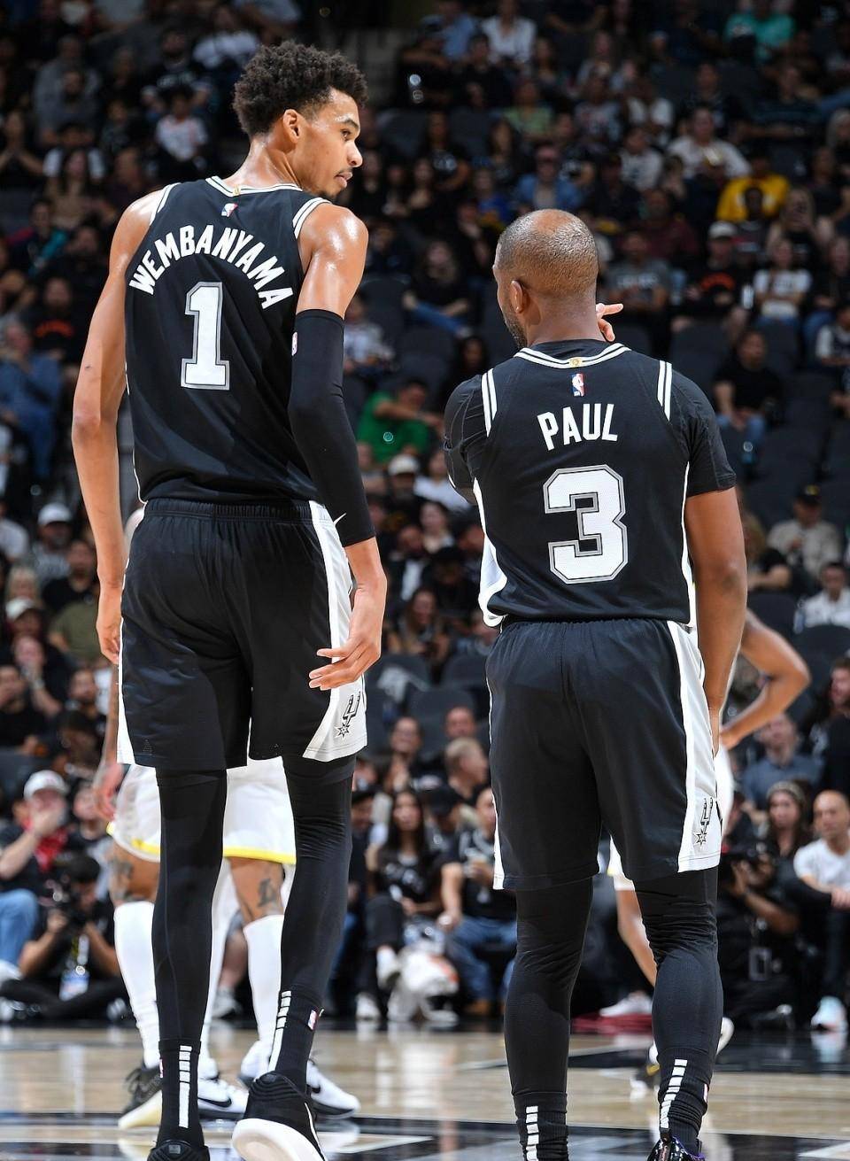 雄鹿核心球员伤退，球队未来走势成疑，发展最新有限.